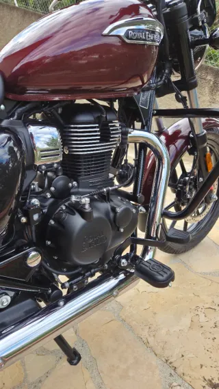 Royal Enfield Meteor 350 Granate