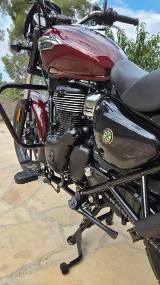 Royal Enfield Meteor 350 Granate