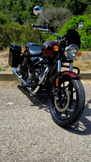 Royal Enfield Meteor 350 Granate