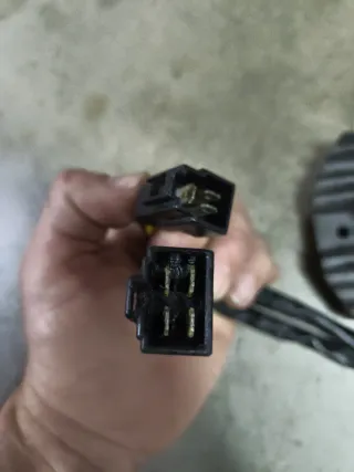 Regulador Corriente Triumph Street Triple 675