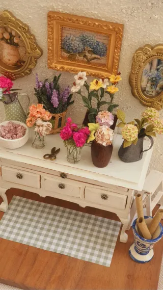Miniatura casa bambole decorazioni floreali