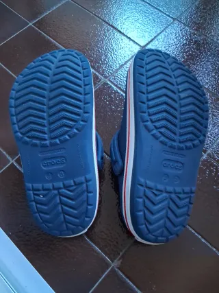 Crocs niño azul, talla 34-35