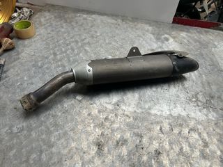 Escape izq Yamaha R1 2004-2006