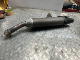 Escape izq Yamaha R1 2004-2006