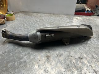 Escape izq Yamaha R1 2004-2006