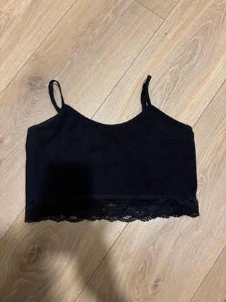 Top tirantes negro con encaje