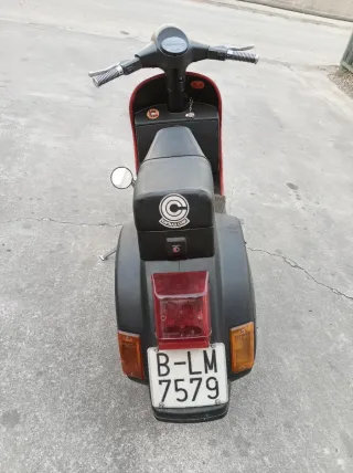 Vespa Negra Scooter