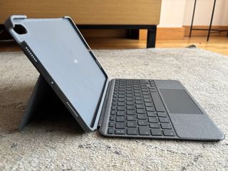 Logitech Combo Touch iPad Air 4/5 con trackpad