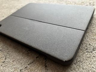 Logitech Combo Touch iPad Air 4/5 con trackpad