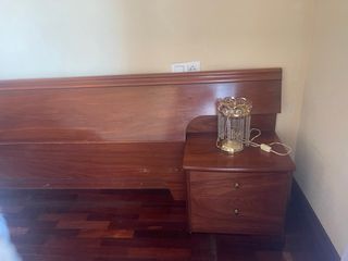 Cabecero corrido madera con 2 mesitas