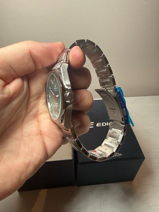 Casio Edifice Reloj Verde y Plateado