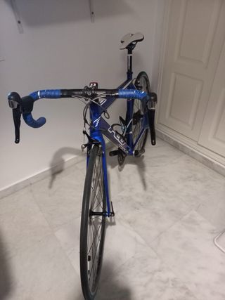 Bicicleta Carretera Felt 75 + Rodillo