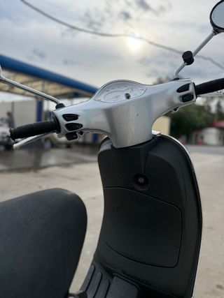 Piaggio Vespa LX 50 Plata