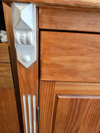 Cómoda de madera de pino