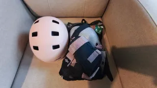 Casco y protecciones talla S (9-15 años)