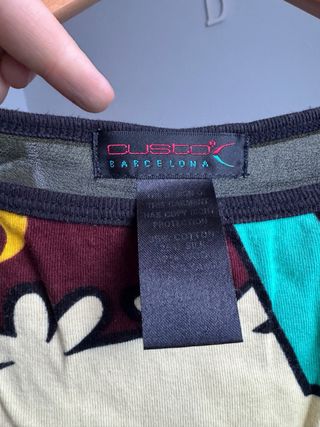 Camiseta verde y roja bordada Custo Barcelona