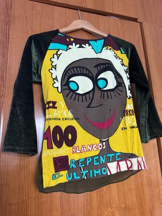 Camiseta verde y roja bordada Custo Barcelona