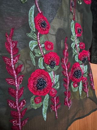 Camiseta verde y roja bordada Custo Barcelona