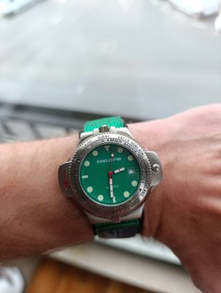 Reloj Brújula JOMO Verde y Plateado