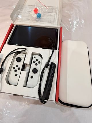 Nintendo Switch OLED Blanca con M-A-G-I-A