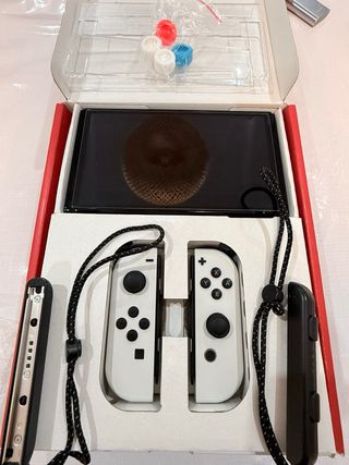 Nintendo Switch OLED Blanca con M-A-G-I-A