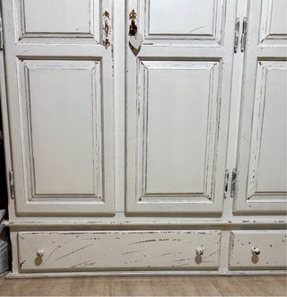 Armario de madera blanco estilo provenzal