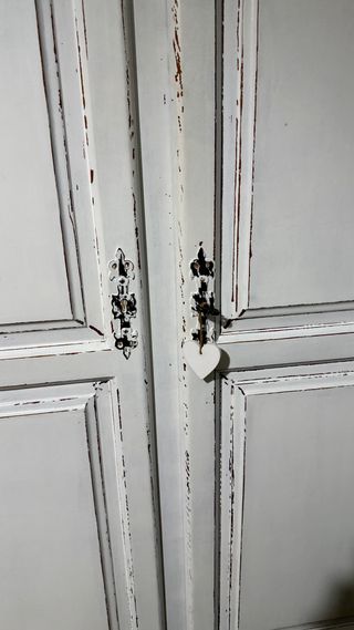 Armario de madera blanco estilo provenzal
