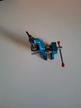 Mini tornillo de banco azul