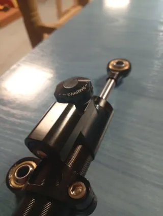 Amortiguador dirección patinete eléctrico
