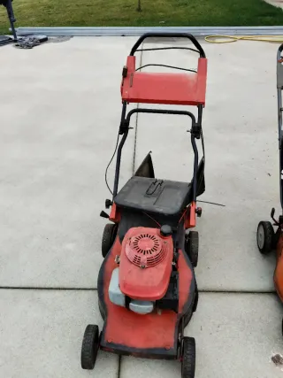 Cortacésped rojo motor Honda