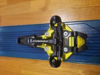 Esquís Dynafit Radical 88 Travesía, focas y cuchil