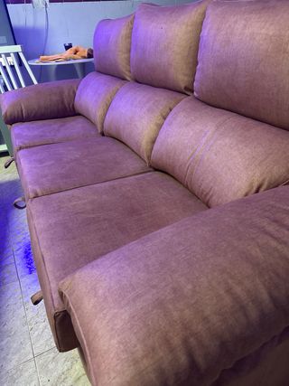 Sofá de tela rosa/morado