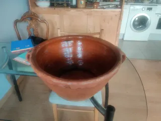 Vasija de barro antigua tipo barreño