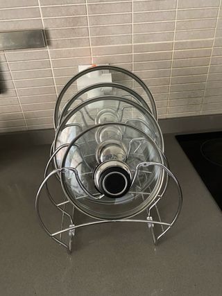 Organizzatore metallico per padelle/coperte