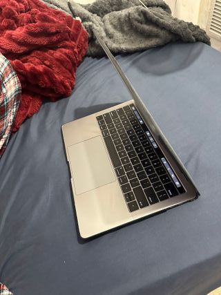 MacBook Pro 13 2017 4 Thunderbolt 3 Ports