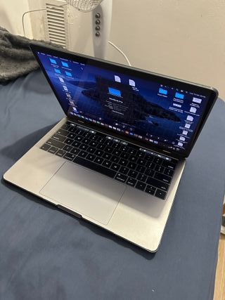 MacBook Pro 13 2017 4 Thunderbolt 3 Ports