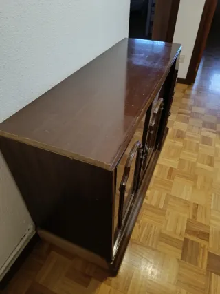 Aparador de madera marrón