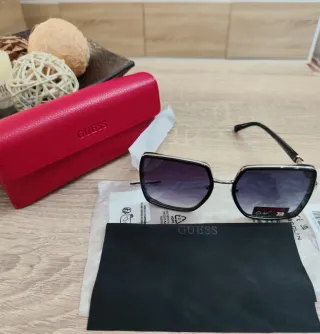 Occhiali da sole Guess donna neri e viola