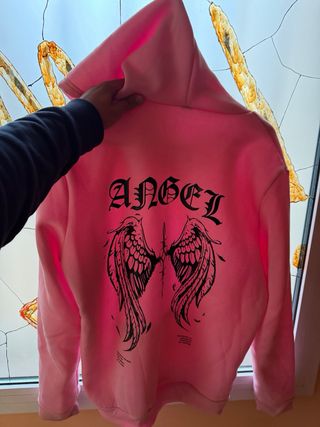 Sudadera rosa con capucha a un gran descuento