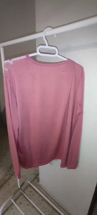 Blusa rosa con encaje
