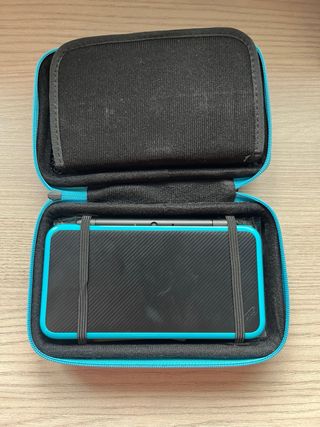 Nintendo 3DS Negra y Azul + 7 Juegos