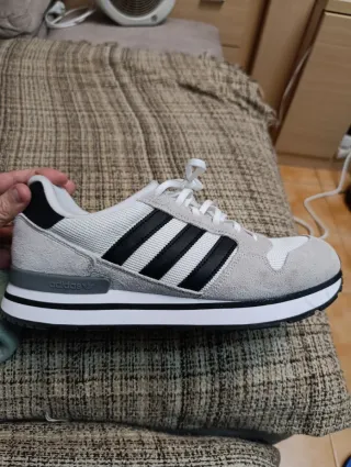 Zapatillas Adidas Blancas y Negras Nuevas