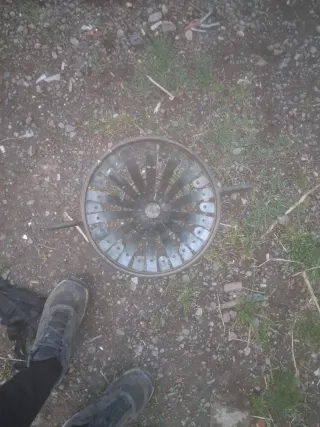 Maceta de hierro forjado estilo trofeo