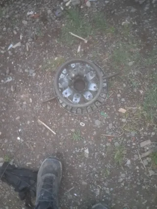 Maceta de hierro forjado estilo trofeo