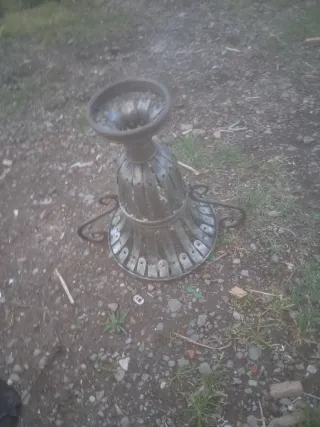 Maceta de hierro forjado estilo trofeo
