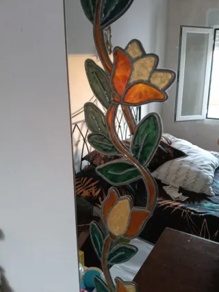 Espejo decorativo con flores pintadas a mano