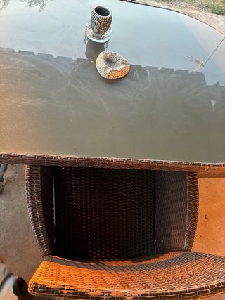 Mesa ratán marrón y 4 sillas