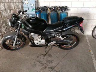 Moto 125cc Naked Negra Sin Usar