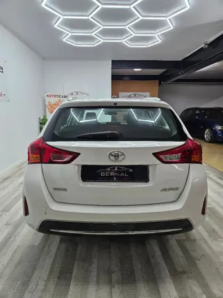 Toyota Auris Touring Sports 2014