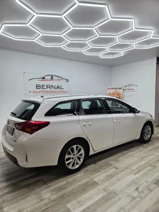 Toyota Auris Touring Sports 2014